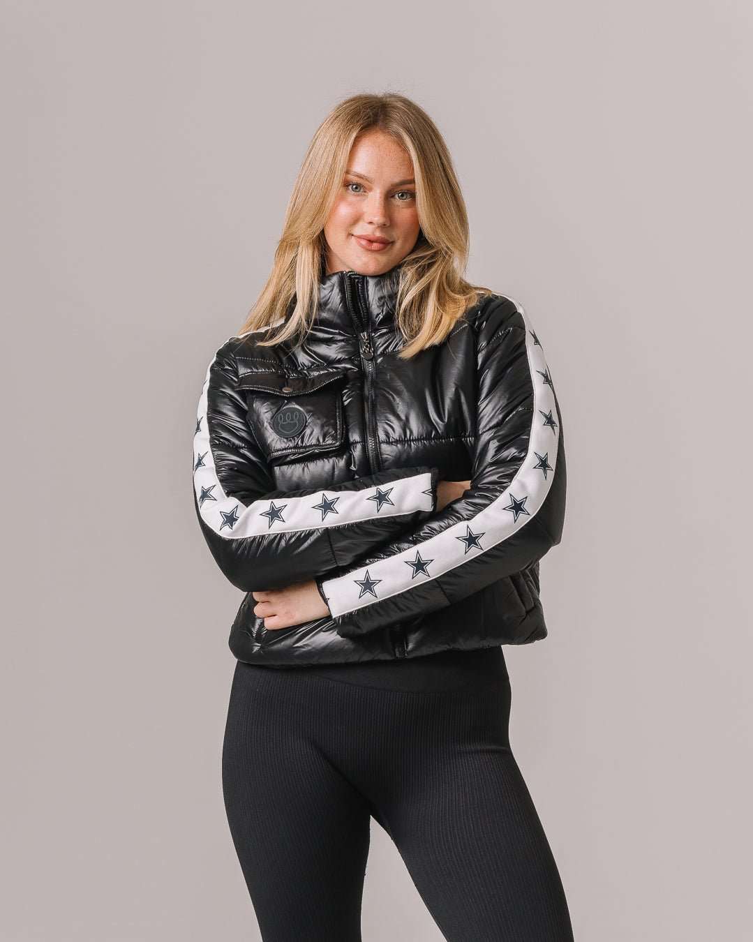 Black cargo puffer featuring Dallas Cowboys insignia, styled for tailgates, game day, or casual wear.