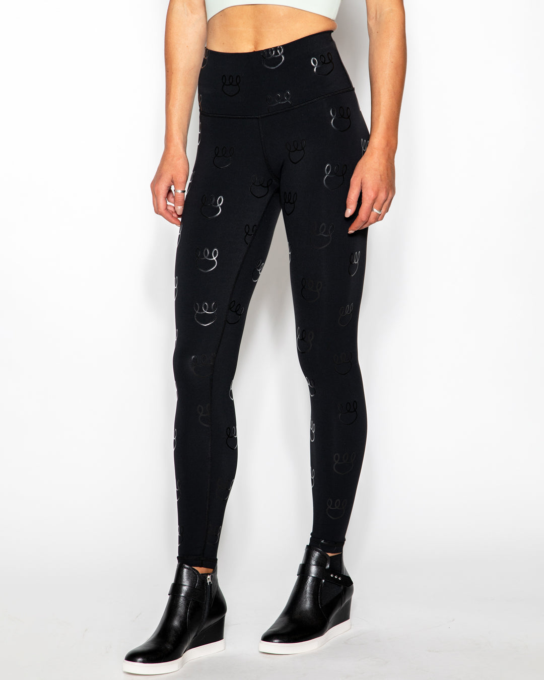 Front view of KADYLUXE® Icon Logo Legging in Black