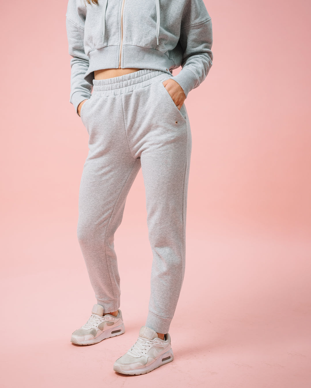 KADYLUXE® womens fleece sweatpant jogger in heather gray front close up view